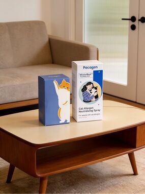 Cat Allergen Neutralizing Spray — Blue & White